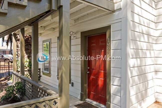 Foto del edificio - Amazing 2 Bed 2 Bath Newly Upgraded Unit i...
