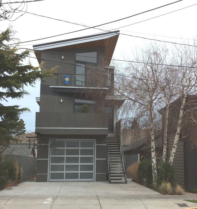Building Photo - 1012 22nd St