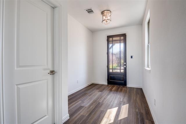 Foto del edificio - 1438 Martingale Ln