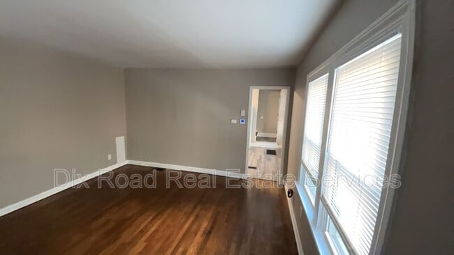 Photo - 233 Niagara Ave House