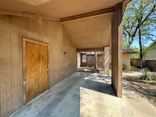 Building Photo - 1004 Milford Way