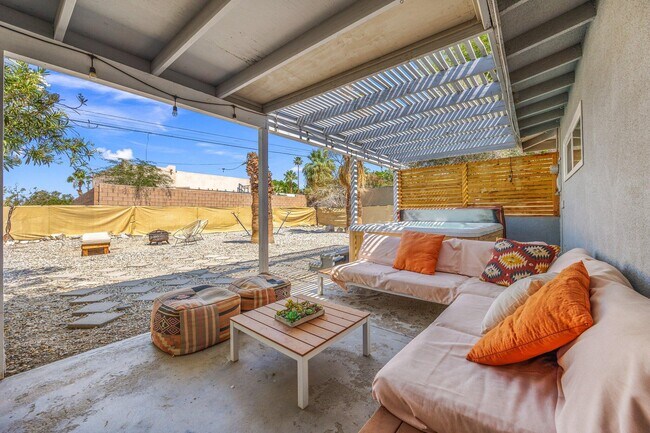 Foto del edificio - 13215 Deodar Ave