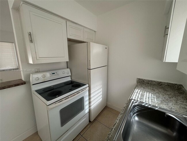 Building Photo - 1280 NE 139th St