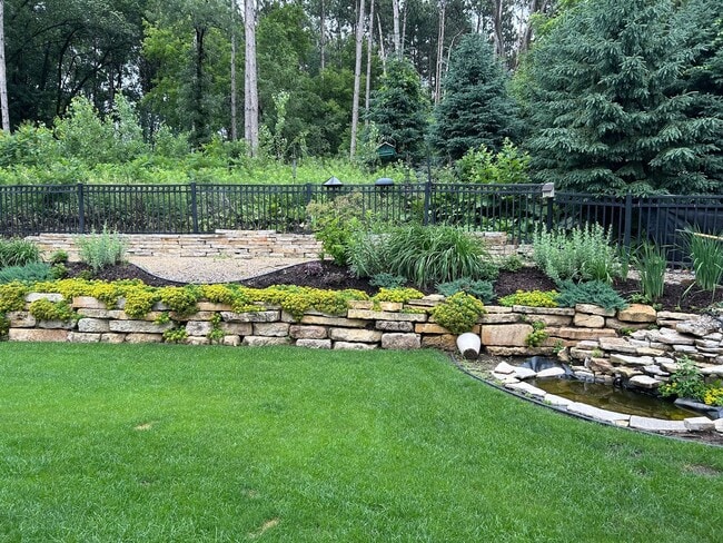 Building Photo - Luxury 5BR Home with Sport Court in Eastbr...
