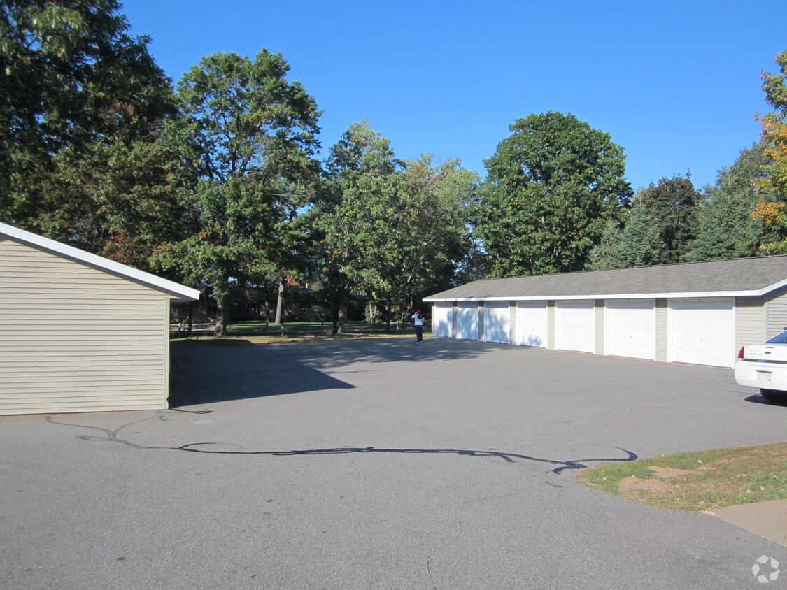 Building Photo - Lakeshore Apartments