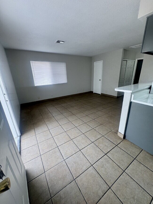 Building Photo - Clean, Crisp & Ready Now