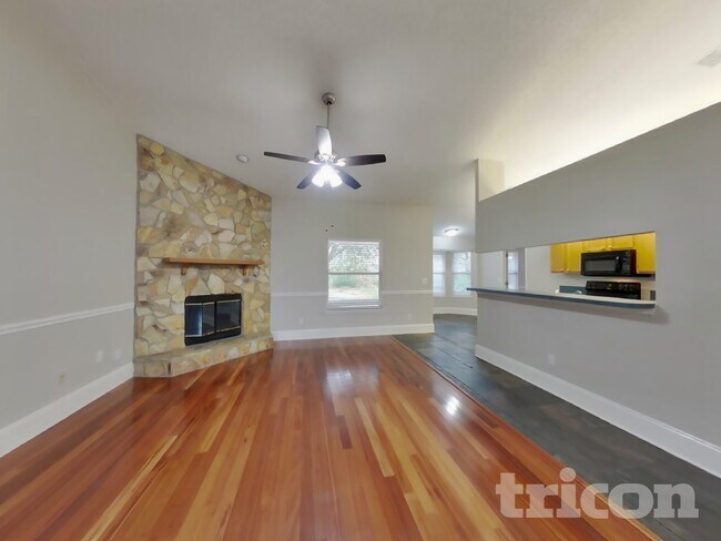 Foto del edificio - 477 Federal Hill Rd