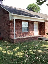 Building Photo - 1302 N Fir St
