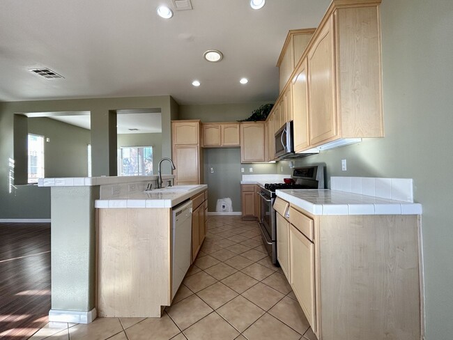Building Photo - AVAILABLE NOW!! 3 Bedroom 2 Bathroom + Den...