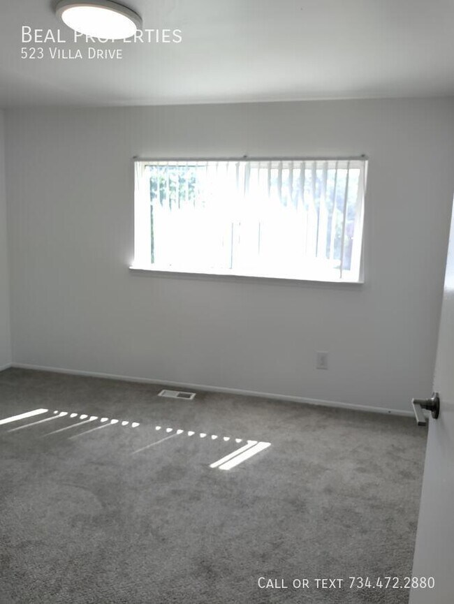 Building Photo - 523 Villa Dr