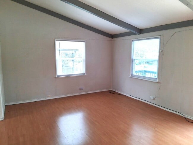 Building Photo - 1109 Elyse Dr