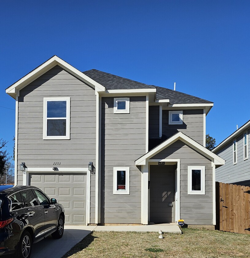 Foto principal - 2203 Anderson St