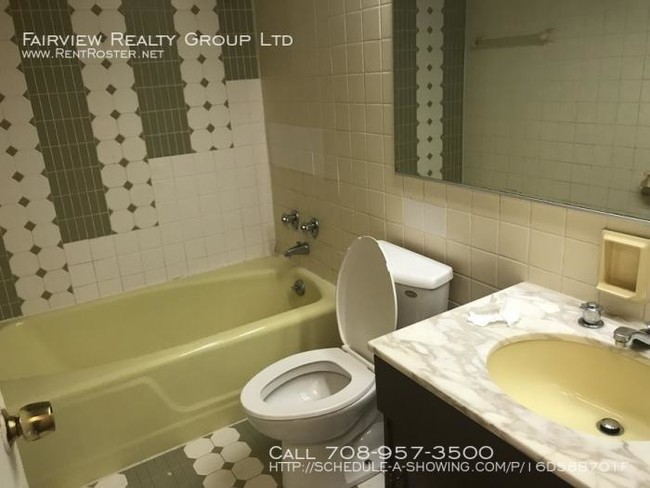 Building Photo - 2 bedroom in Blue Island IL 60406