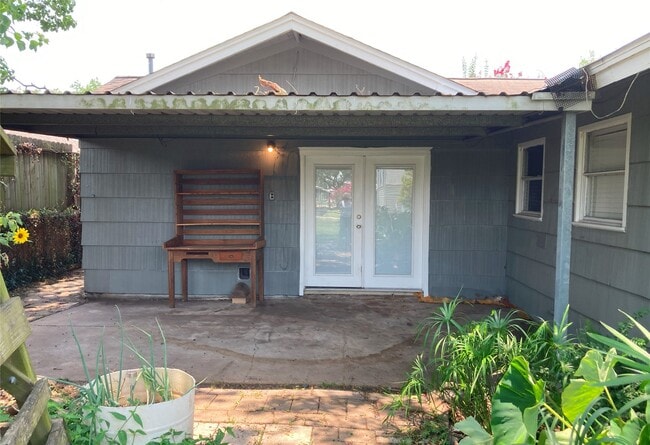 Building Photo - 1202 Dunstan Rd