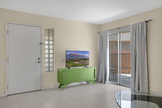 Building Photo - 3071 Sunflower Cir E