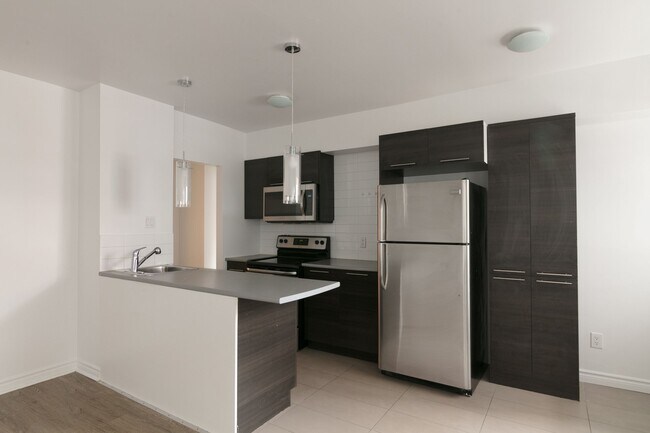 Building Photo - 809 Av. Bloomfield