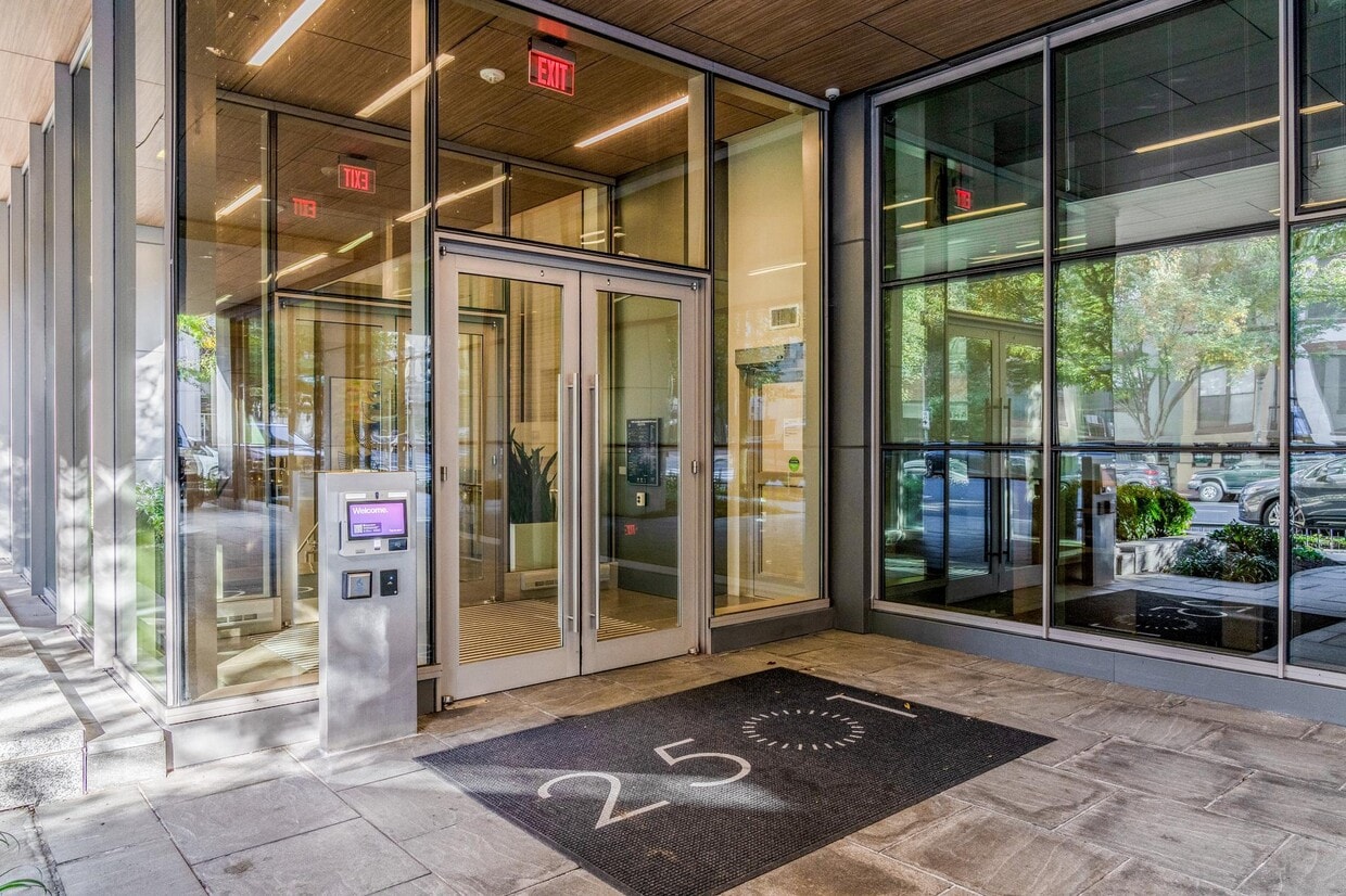 Photo - 2501 M St NW (Washington, DC)