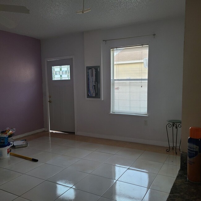 Foto del edificio - ROOM WITH PRIVATE ENTRANCE AND BATHROOM IN DELTONA UTILITIES INCLUDED