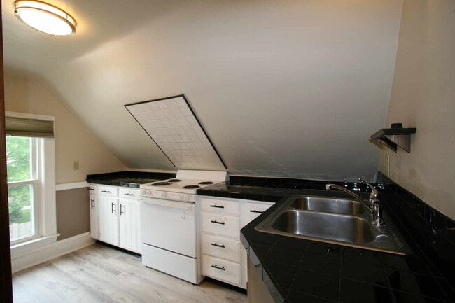 kitchen - 13842 Clifton Blvd