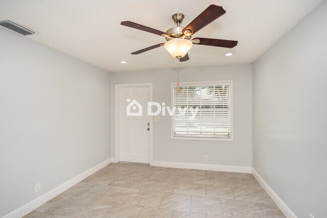 Building Photo - 7018 Flint Dr, Tampa, FL 33619