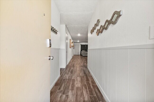 Foto del edificio - Fully Furnished Long Term Rental! 4 Bed 2 bath!