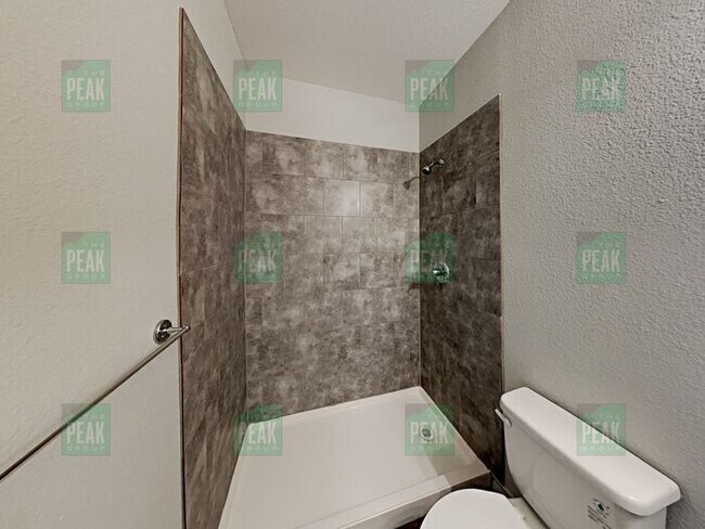 Foto del edificio - Move-In Special + WAIVED $300.00 ADMIN FEE!