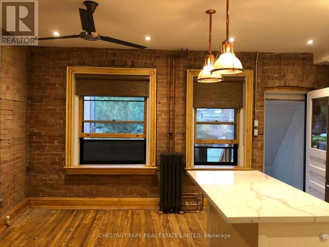 Building Photo - 476 Roncesvalles Ave