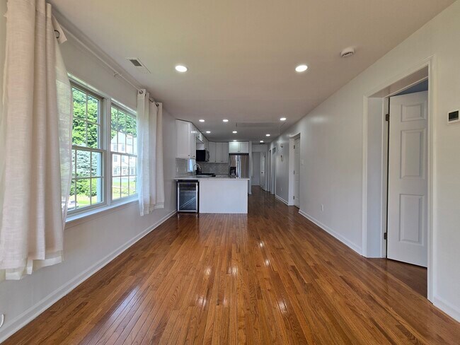 Foto del edificio - 727 Warburton Ave