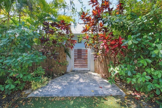 Building Photo - 6900 SW 104th St