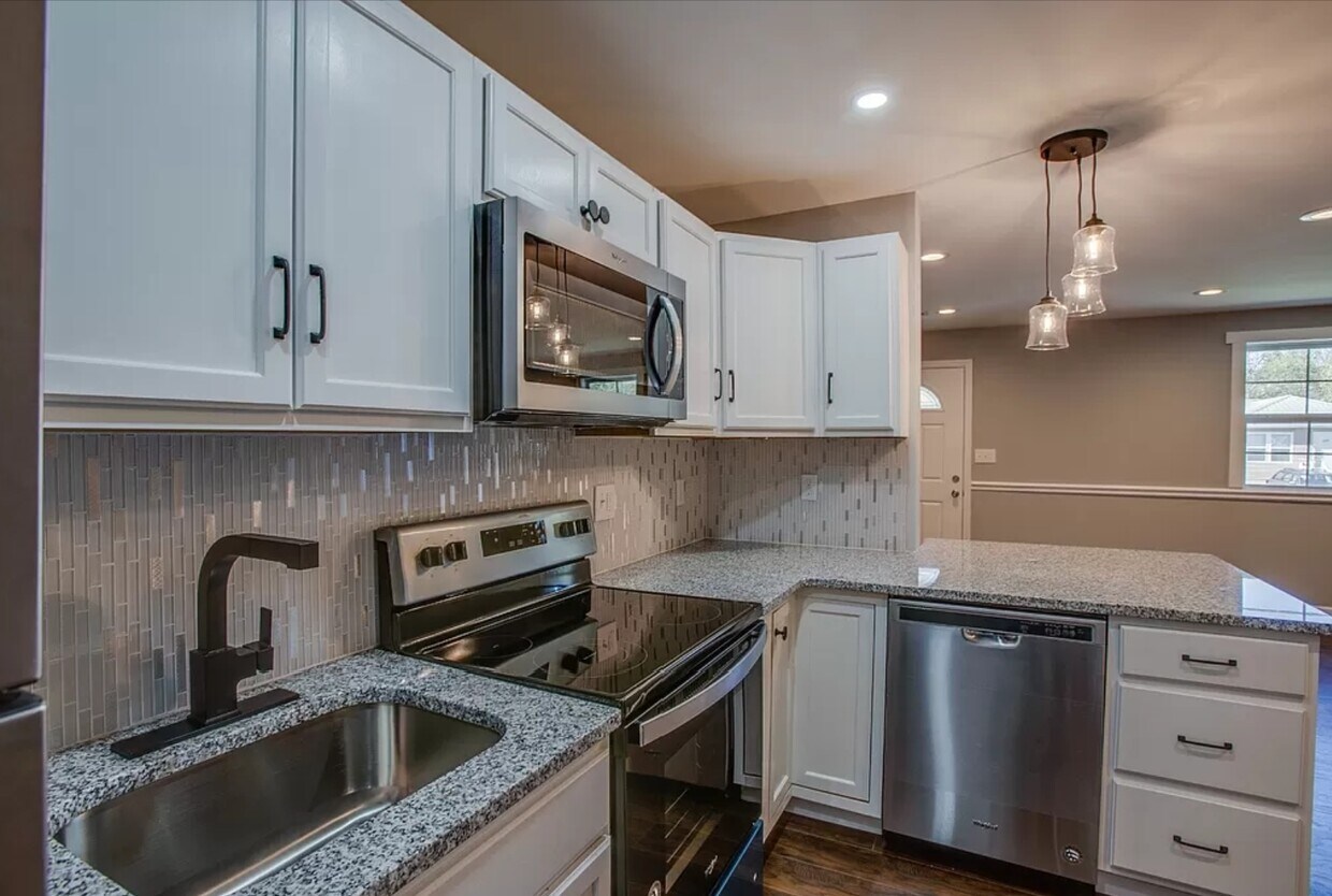 Foto principal - 807 Riviera Dr