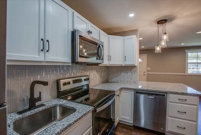 Building Photo - 807 Riviera Dr