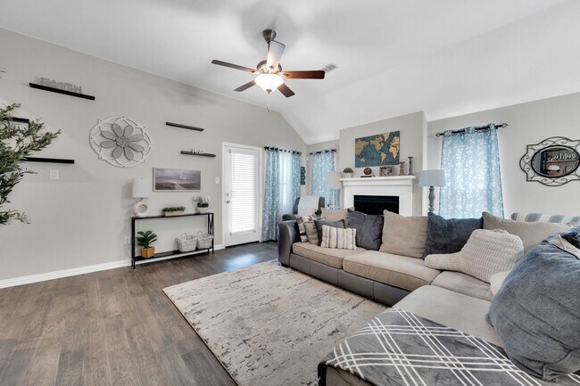 Foto del edificio - Beautifully Designed Ranch-Style Home in Prime Midlothian Location!