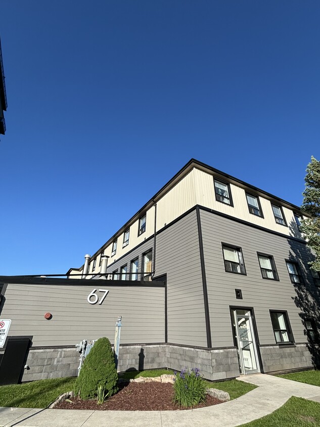 Primary Photo - 67 Wyndham St S