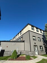 Building Photo - 67 Wyndham St S