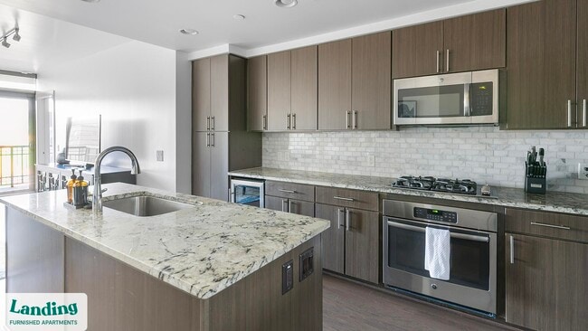 Building Photo - 777 Preston St