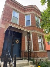 Building Photo - 1815 N Paulina St