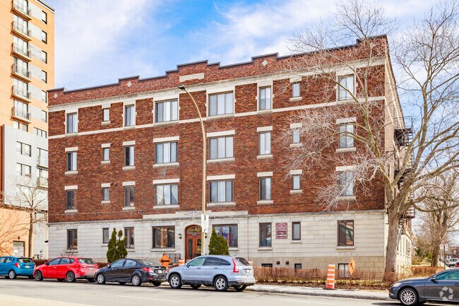 Building Photo - 5360 Ch De La Côte-Saint-Luc