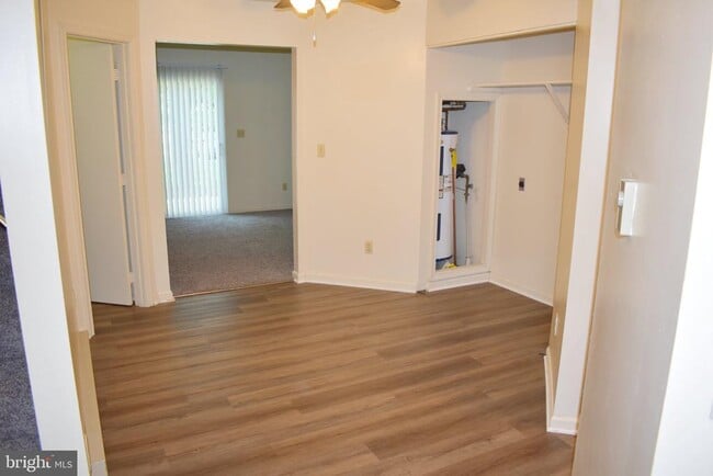Building Photo - 945 Orchard Dr