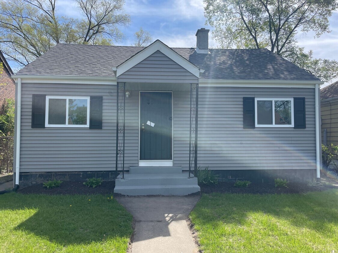 Foto principal - 2 Bedroom Home In Gary
