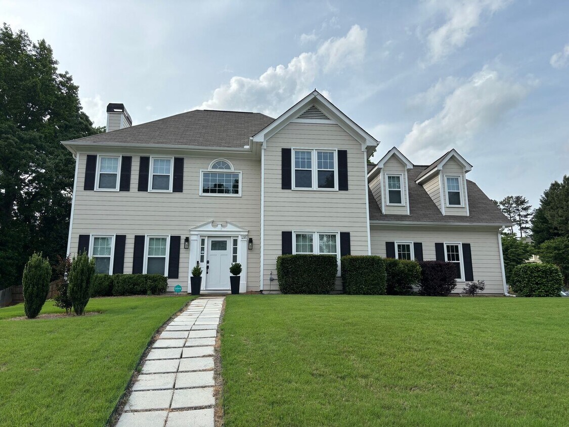 Foto principal - 4 Bedroom Single Family Home in Johns Creek
