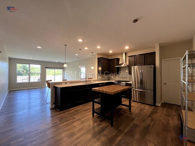 Foto del edificio - Charming 3-Bedroom, 2-Bath Home with Bonus...