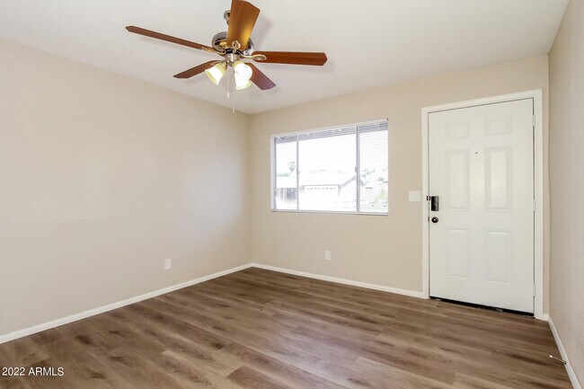 Building Photo - 510 N Tercera Ave