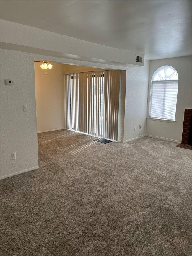 Building Photo - 301 Pine Hollow Way