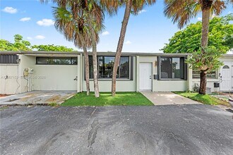 Building Photo - 6480 Miami Lakes Dr