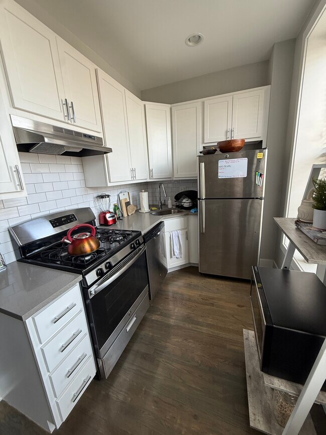 Foto del edificio - 2354 N Elston Ave