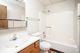 2BR, 2BA - 850 SF - Westwood Apartments