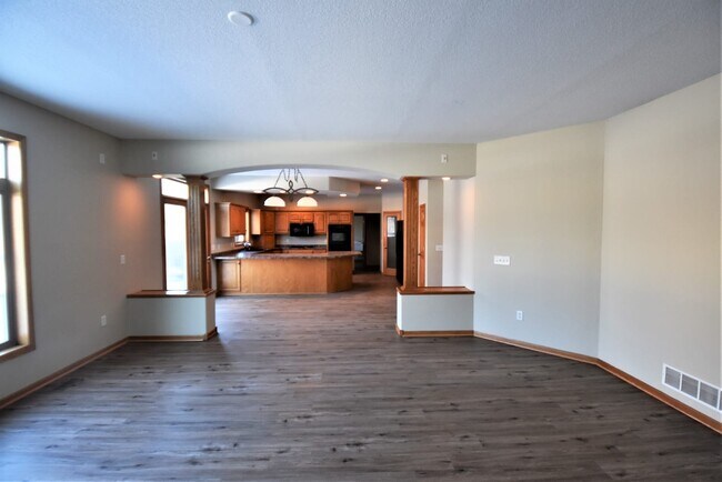 Foto del edificio - 6623 Merrimac Ln N