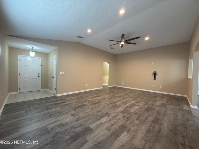 Building Photo - 2472 Willowbend Dr