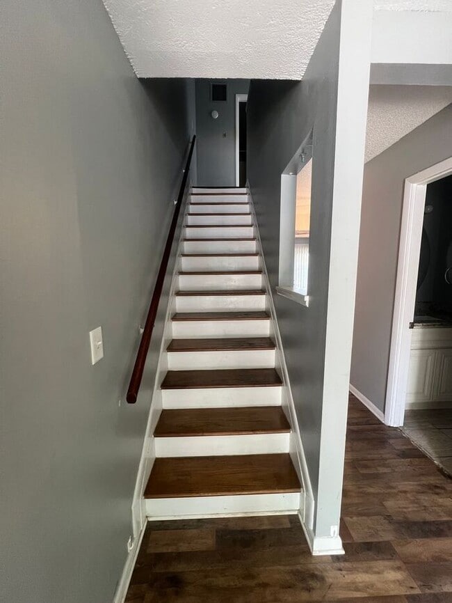 Building Photo - Updated Sanford Condo with Private Patio & Community Pool Near Downtown!
