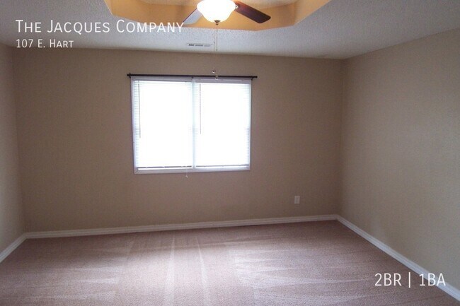 Foto del edificio - 107 E. Hart-